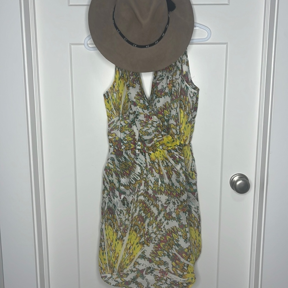 Yellow Floral boho dress with elastic waist size xs but fits more like a small.